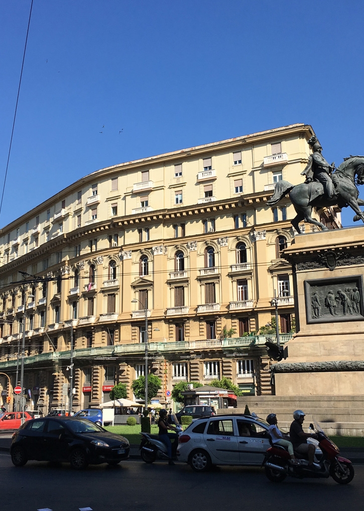 Piazza Piazza Bovio
