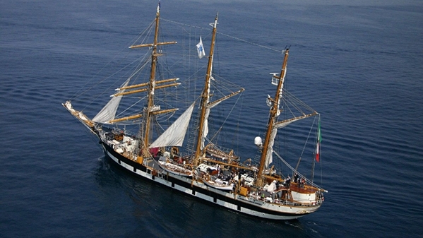 Nave Palinuro vista dall'aereo